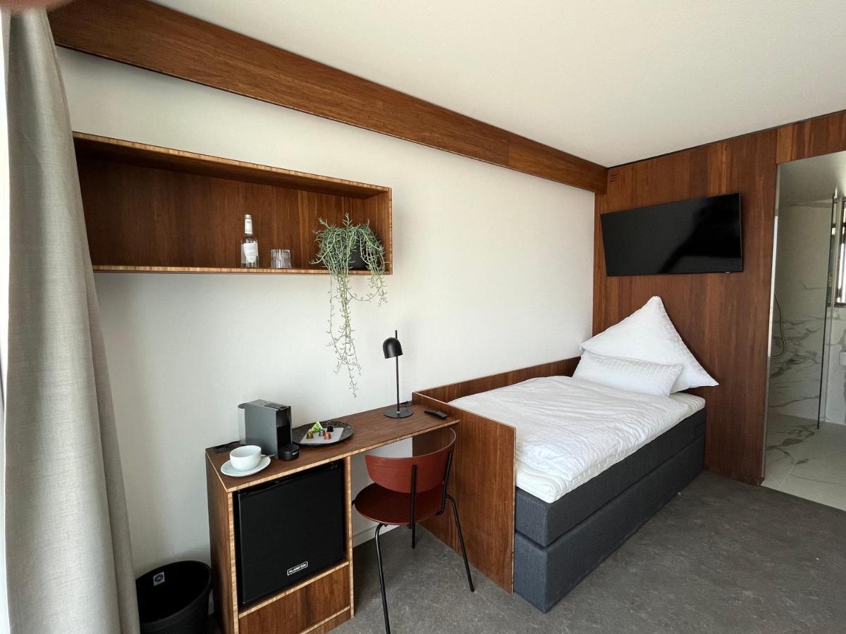 Tin Inn - Hueckelhoven - Das Hotel Aus Hochwertig Ausgebauten Ueberseecontainern 외부 사진